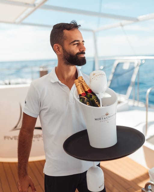 Tenerife: Catamaran Cruise with Brunch and Unlimited Drinks - Live Commentary and Wildlife Etiquette: How the Boat Finds Animals