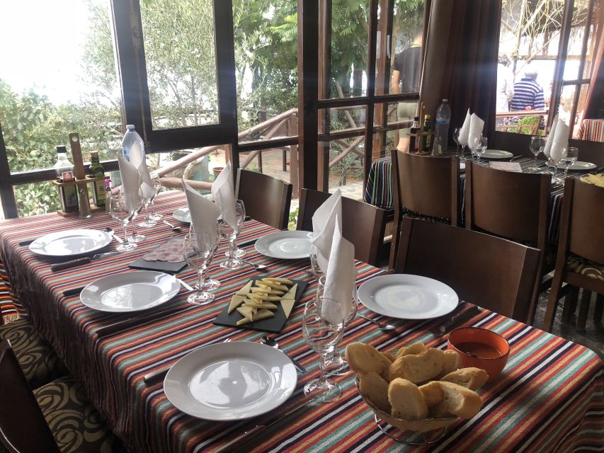 Tenerife: Flavours and Wines of Tenerife Gastronomy Tour - Finca Las Margaritas: banana cultivation you can see up close