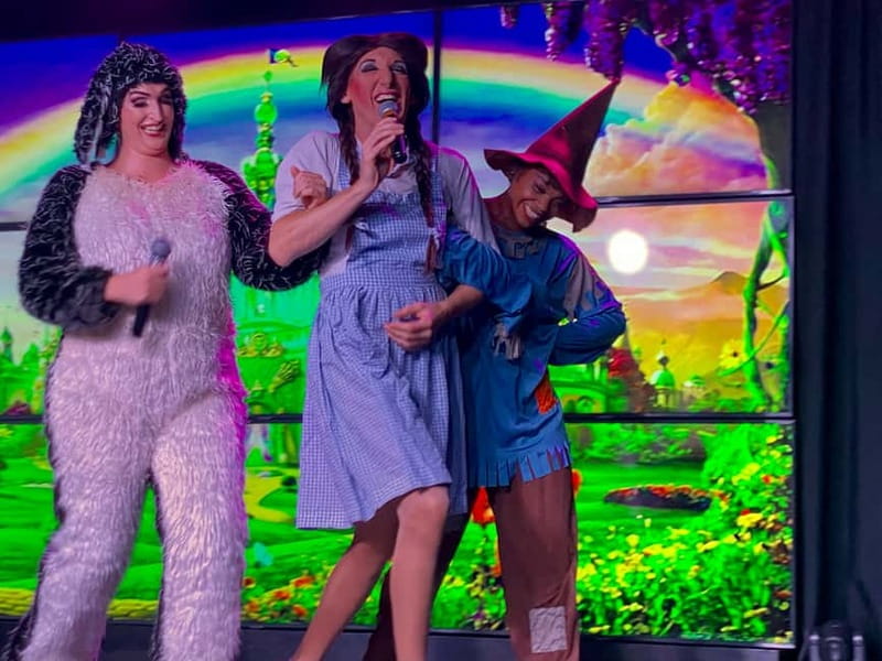 Tenerife: MHT - Music Hall Tavern Comedy Drag Dinner Show - The show schedule: pre-show, then the full production 7:00 to 11:00