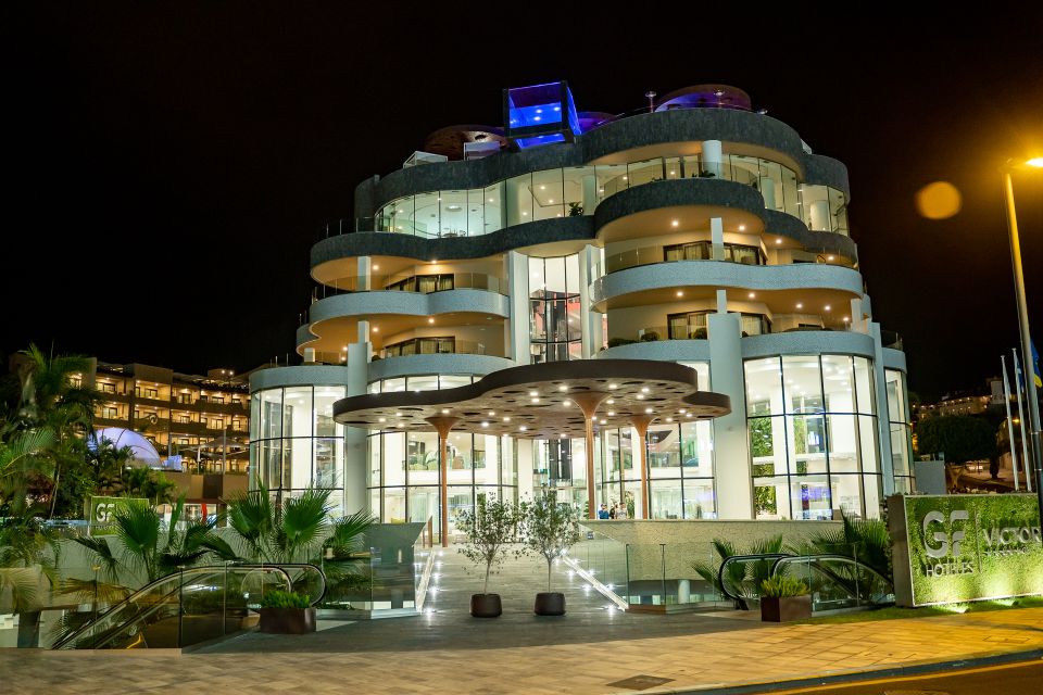 Tenerife: Scandal Dinner Show Entry Ticket and 5-Course Meal - How the 2.5-hour night flows in Las Olas