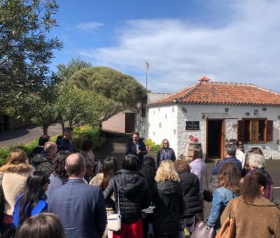 Tenerife Wine: Guided Tour & Tasting with Canarian bites - The Varietal Garden walk and the hundred-year-old vines