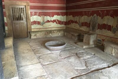 The Palace of Knossos with Skip-the-Line Ticket - Licensed guides and the difference between seeing and understanding