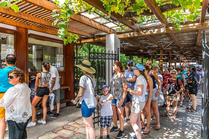 The Palace of Knossos with Skip-the-Line Ticket - Getting there: where to meet and how to plan your arrival