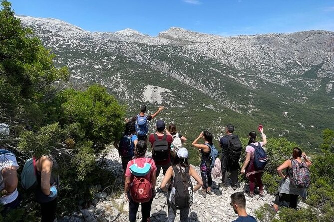 Tiscali mount guided hike - The doline and Tiscali ruins: the cave window moment