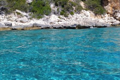 Tour in Gommone di Cala Mariolu e Goloritzé con Skipper - Cala Goloritzé: quick snorkel and big-photo energy