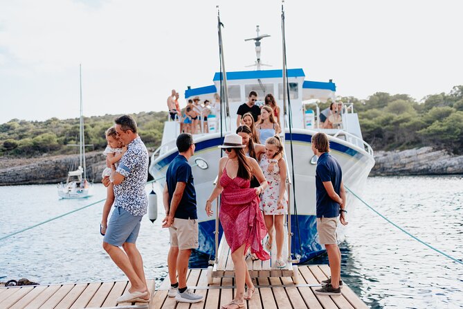 Tour of the beaches of southern Menorca with paella included - Lunch on board: mixed paella, sangria, and orange