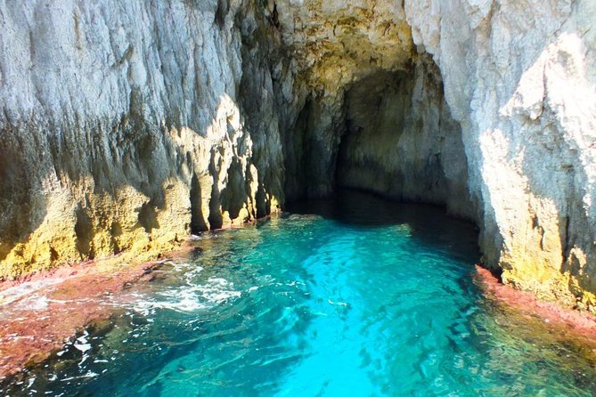 Tour of the island of Ortigia and exploration of sea caves with baths. - Getting your bearings: Ortigia’s “from the water” sight list