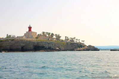 Tour of the island of Ortigia and exploration of sea caves with baths. - Sea caves and the boat’s viewpoint: what to expect at the main stop