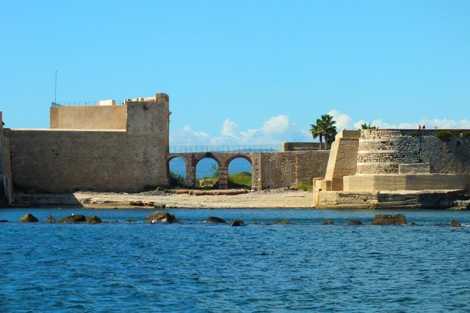 Tour of the island of Ortigia and exploration of sea caves with baths. - The skipper matters: Franco, Laura, Steven, and Stefano energy