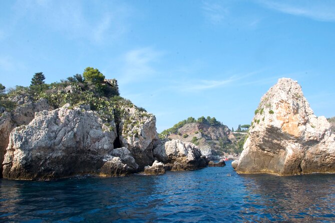 Tour to Baia di Taormina, Isola Bella and Naxos - Getting On Board at Porto di Giardini Naxos