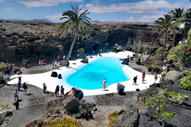 Tour to Timanfaya, Jameos del Agua, Cueva de los Verdes and viewpoint from the cliff - La Geria Vineyards: A Quick Winery Stop on Volcanic Soil