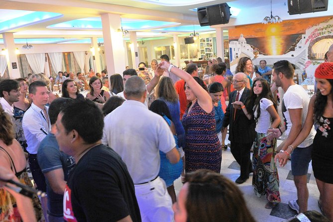 Traditional Greek Night live Music & Dinner Show in Santorini - Seating in a First-Come Room: Couples Section and Group Setup