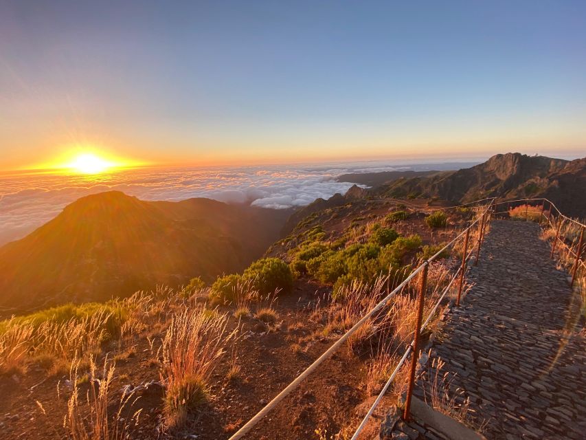 Transfer from Pico do Areeiro to Achada do Teixeira - Should you book Levadas In and Out for the return?