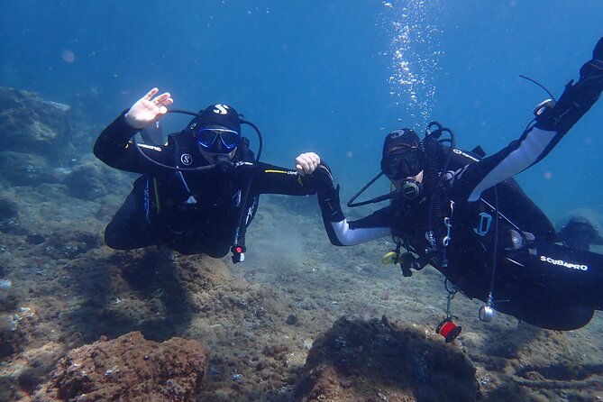 Try Scuba Diving in Lanzarote (No experience needed) - Why Playa Chica Works So Well for a First Underwater Session