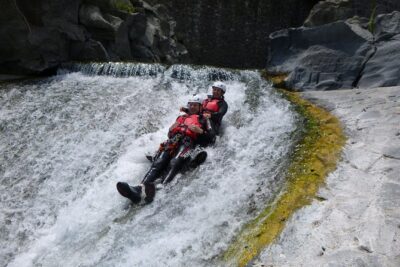 TuffAlcantara - dives, slides and lots of fun in the Alcantara river - The 4-hour flow: what the day feels like in real time