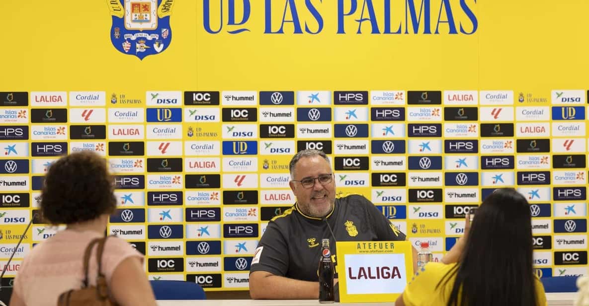 UD Las Palmas Gran Canaria Stadium Guided Tour - Small gotchas: Spanish-only guiding, meeting-point timing, and comfort needs