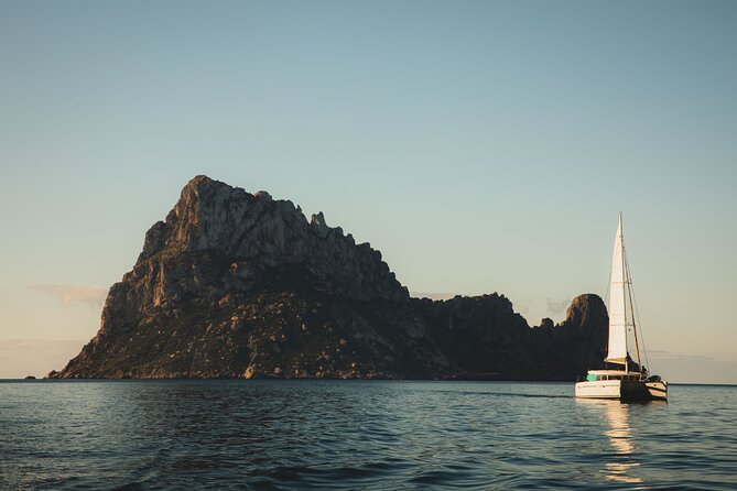 Unforgettable Catamaran Experience in Formentera - LAGOON 400 - The sailing stretch to Formentera: where the day actually disconnects