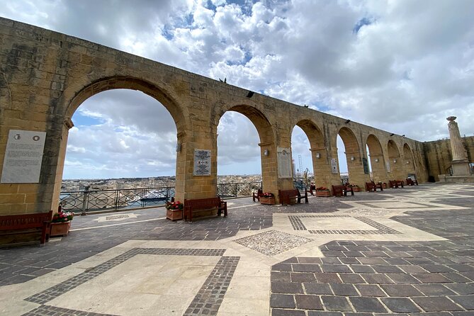 Valletta Private Walking Tour - Upper Barrakka Gardens and the Auberge d’Italie art stop