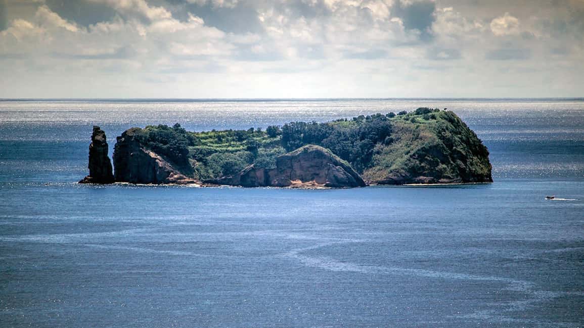 Vila Franca Islet: Inside Guided Natural Reserve Geo Tour - The Boat Cruise Around the Islet: Views You Can’t Get on Foot