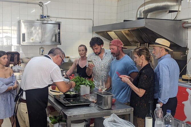 Visit of the Ortigia market and cooking class of typical dishes - Who should book this Ortigia market and cooking class?