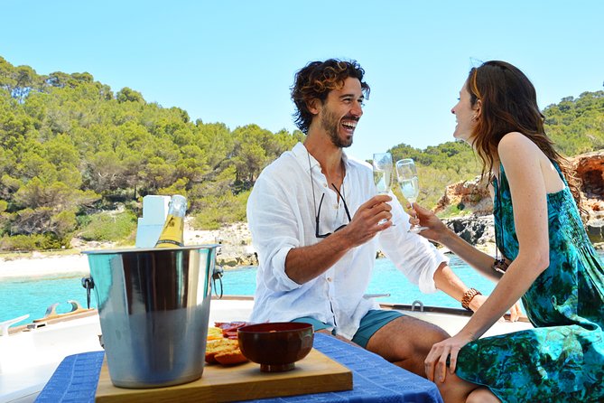 Visit the 8 most beautiful beaches in the South of Menorca Marenostrum - The quick-show coves: Macarelleta and Macarella