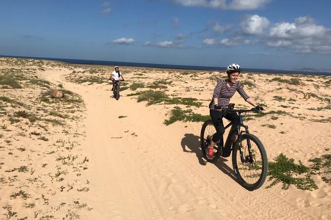 Volcanic Discovery PREMIUM eBike Tour: 35 km - The best parts you’ll actually care about