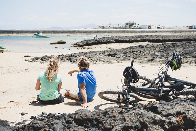 Volcanic Discovery PREMIUM eBike Tour: 35 km - Stop 3: Majanicho fisherman village and the picture-break you’ll use