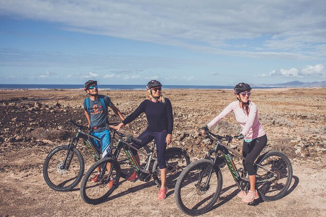 Volcanic Discovery PREMIUM eBike Tour: 35 km - Popcorn Beach (Mejillones) on the return: the coastal punctuation mark