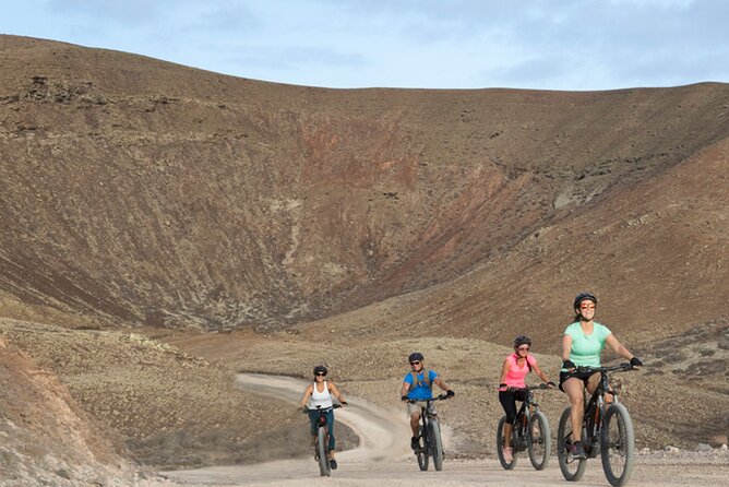 Volcanic Discovery PREMIUM eBike Tour: 35 km - Small group, private feel: how personalization shows up on the ground