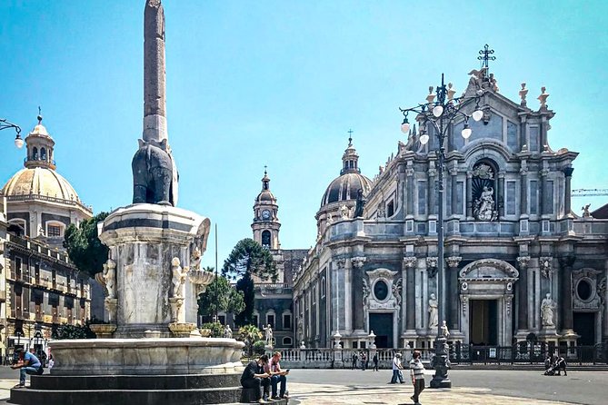 WalkingTour CATANIA - discovering the city of lava with a licensed guide - Starting at Piazza del Duomo: where your licensed guide takes over