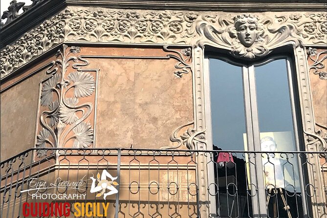 WalkingTour CATANIA - discovering the city of lava with a licensed guide - Piazza Università: Sicily’s oldest university seat, with lava pebbles underfoot