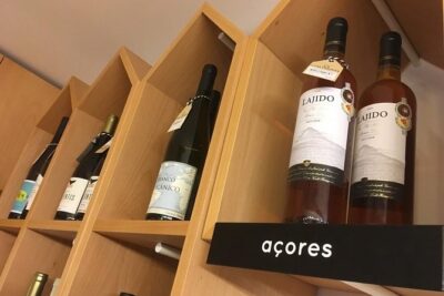 Wine & Food Evening Walking Tour in Ponta Delgada, incl. dinner - O Rei dos Queijos: cheese, wines, and Azores product pride