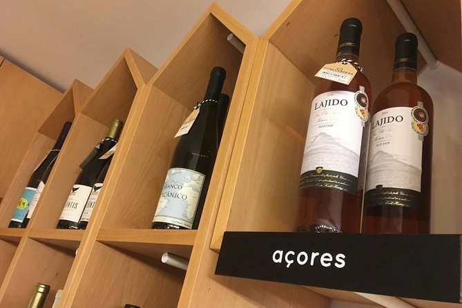 Wine & Food Evening Walking Tour in Ponta Delgada, incl. dinner - O Rei dos Queijos: cheese, wines, and Azores product pride